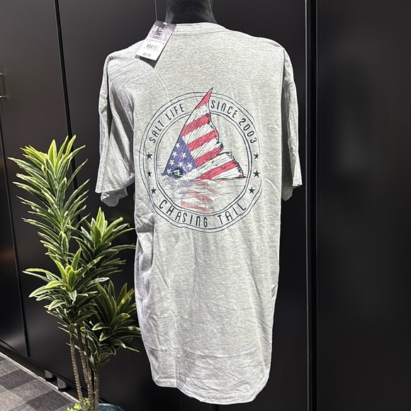 Salt Life Chasing Tail Redfish Stars & Stripes, Pocket,logo graphic,crewneck - Picture 2 of 9